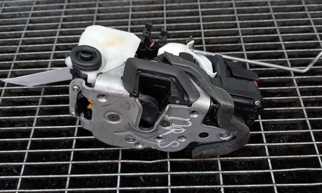 INCUIETOARE USA SPATE DREAPTA OPEL ZAFIRA TOURER C 2011-2016