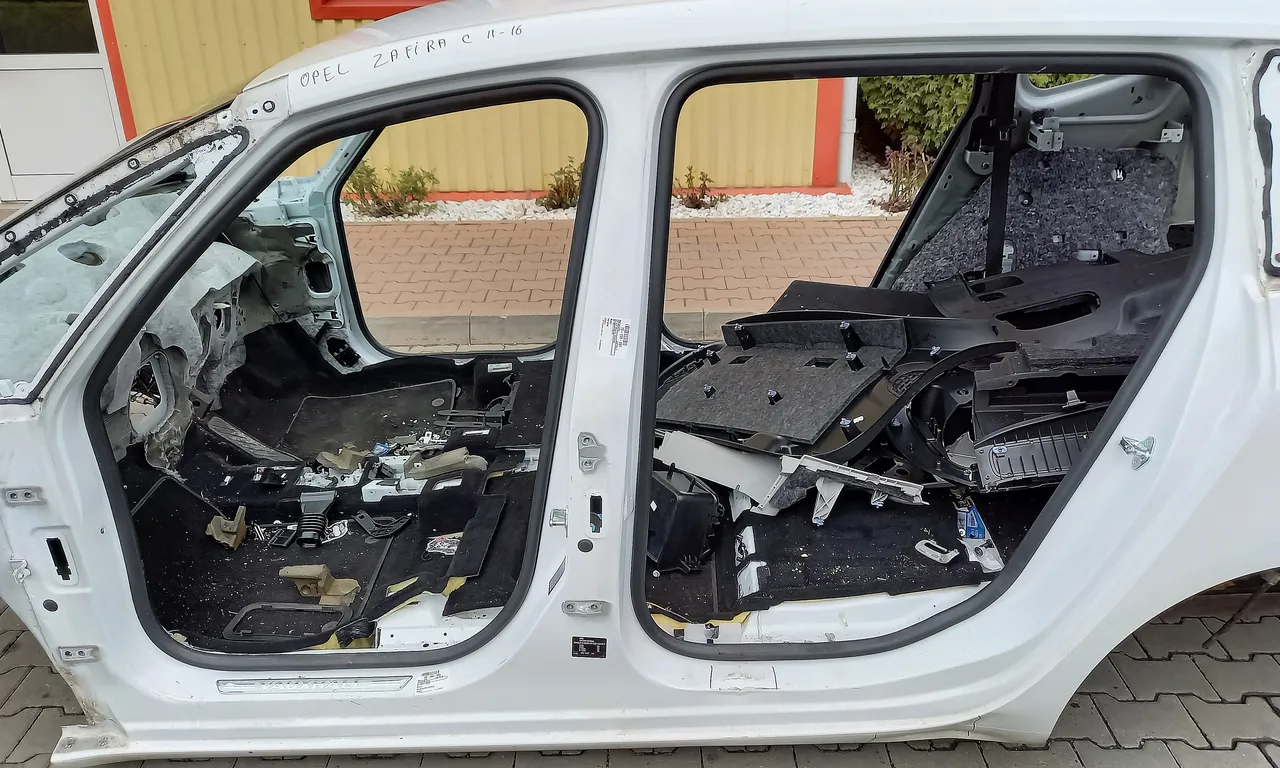 STALP MIJLOC STANGA OPEL ZAFIRA TOURER C 2011-2016