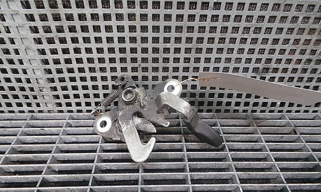 INCUIETOARE CAPOTA FATA PEUGEOT 1007 2005-2009