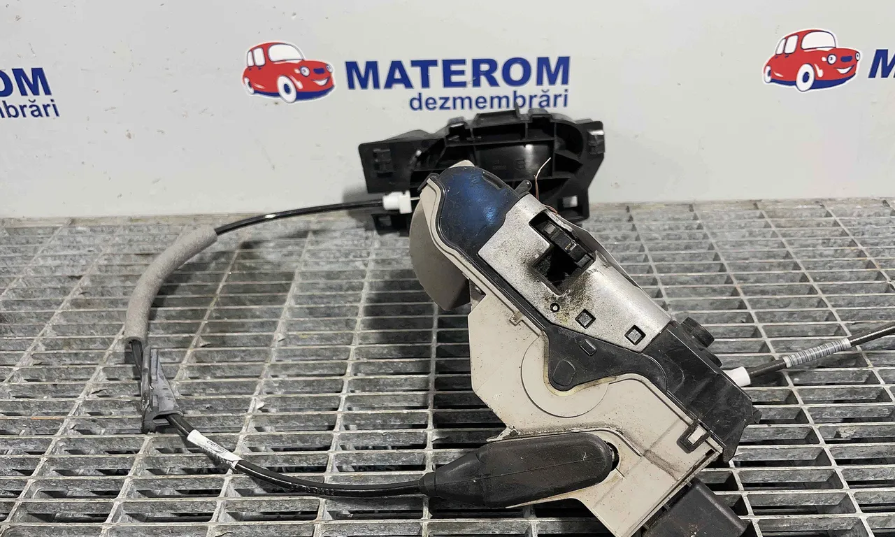 INCUIETOARE USA FATA DREAPTA PEUGEOT 2008 I 2013-2018