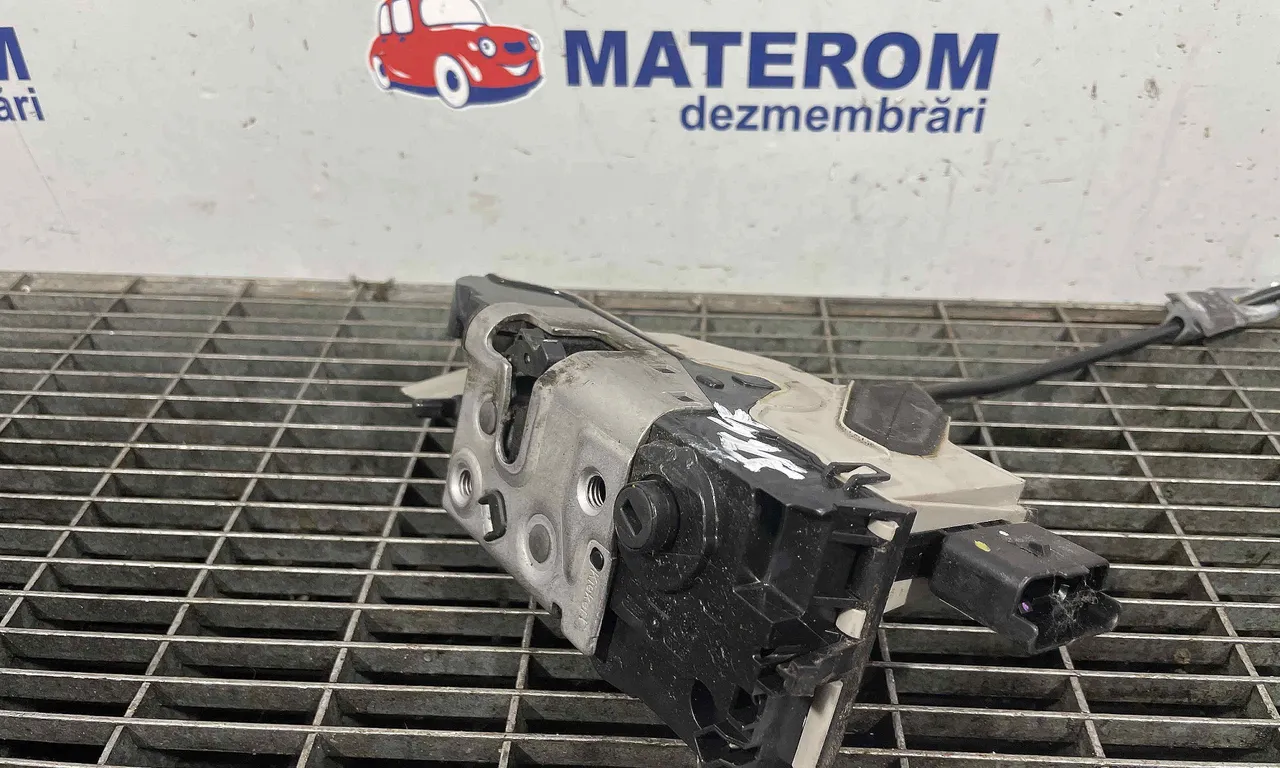 INCUIETOARE USA FATA STANGA PEUGEOT 2008 I 2013-2018