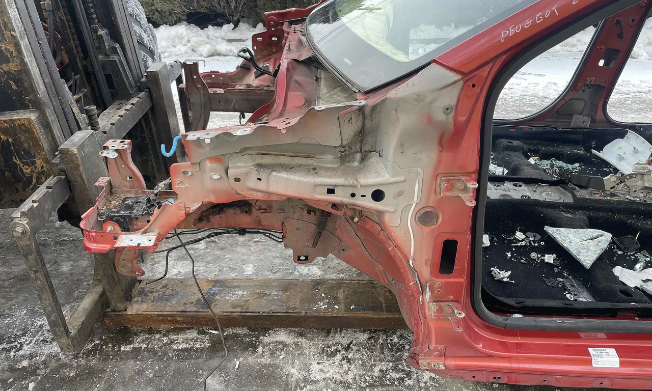 LONJERON STANGA PEUGEOT 2008 I 2013-2018