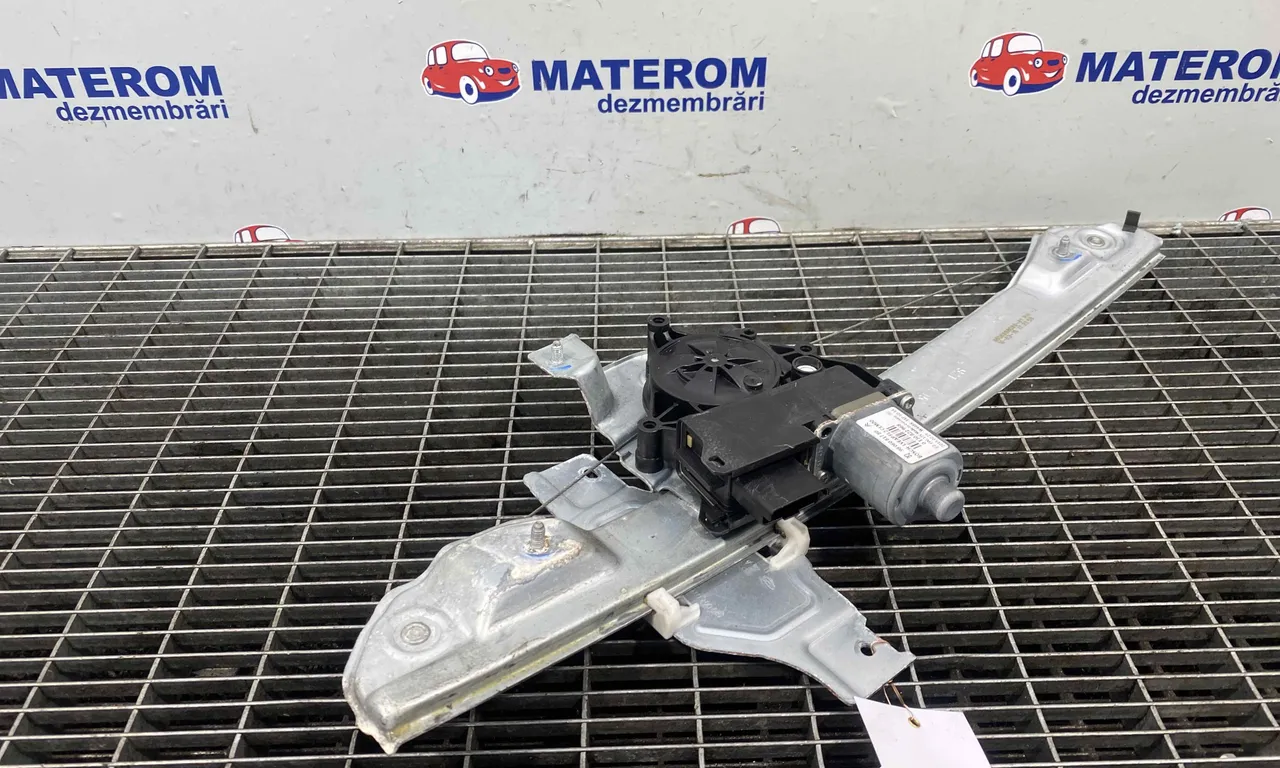 MACARA USA FATA DREAPTA PEUGEOT 2008 I 2013-2018