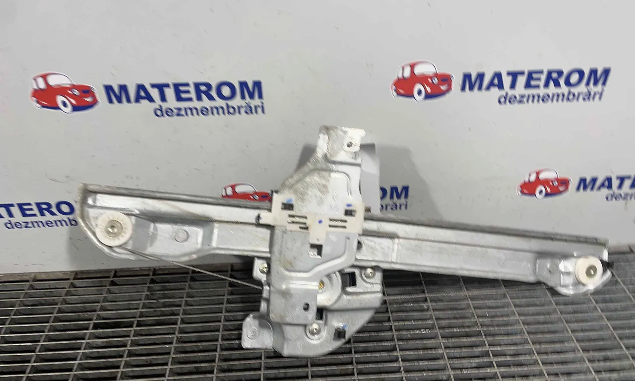 MACARA USA FATA DREAPTA PEUGEOT 2008 I 2013-2018