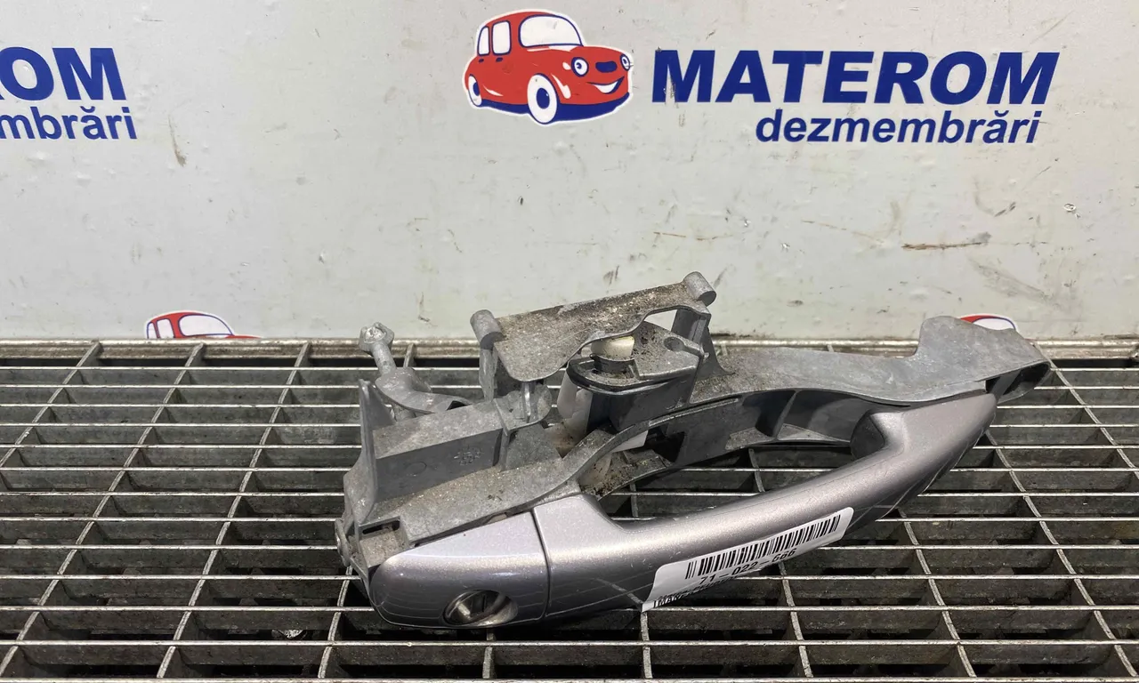 MANER USA FATA DREAPTA PEUGEOT 2008 I 2013-2018