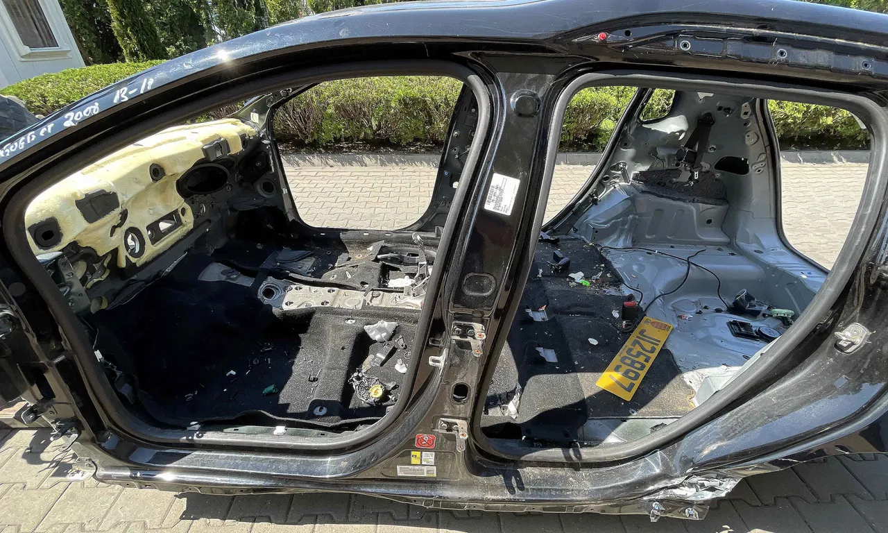 STALP MIJLOC STANGA PEUGEOT 2008 I 2013-2018