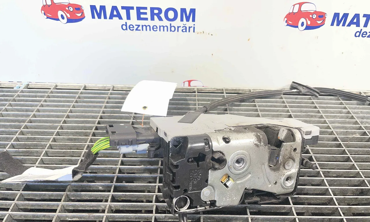 INCUIETOARE USA SPATE DREAPTA PEUGEOT 207 2006-2009