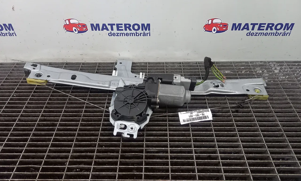 MACARA USA FATA DREAPTA PEUGEOT 207 2006-2015