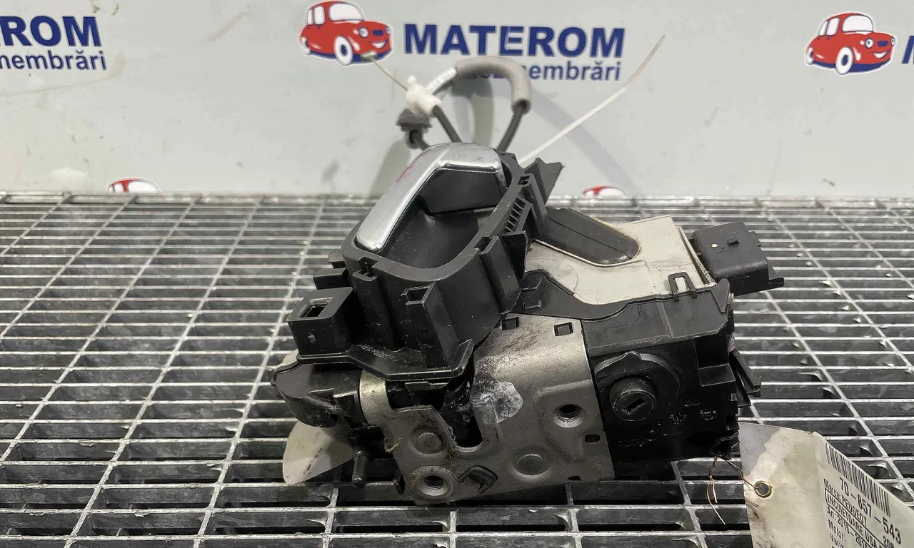 INCUIETOARE USA FATA STANGA PEUGEOT 208 2013-2019