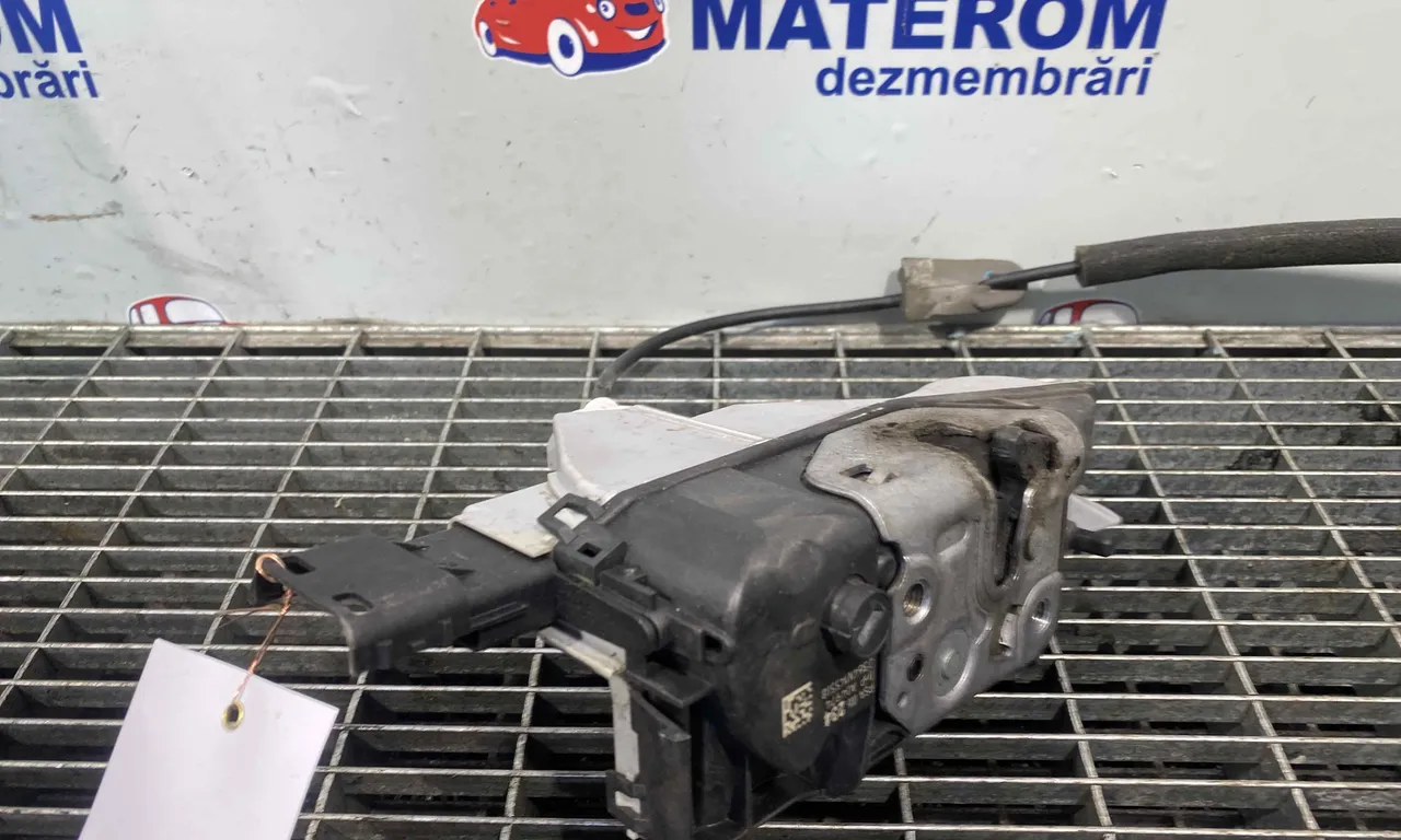 INCUIETOARE USA FATA DREAPTA PEUGEOT 3008 I 2009-2017