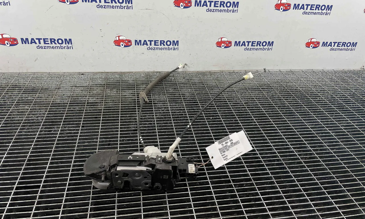 INCUIETOARE USA FATA DREAPTA PEUGEOT 3008 I 2009-2017