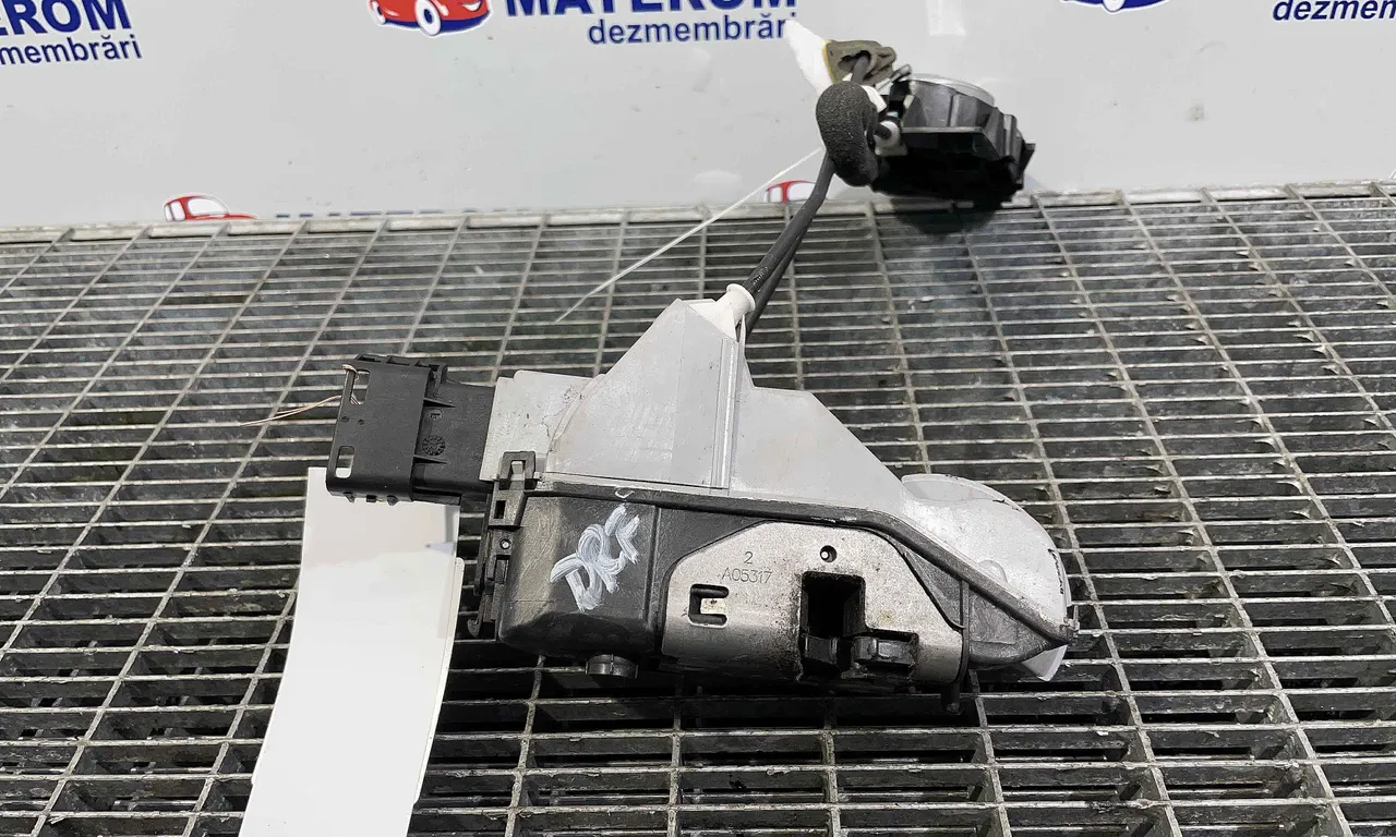 INCUIETOARE USA FATA DREAPTA PEUGEOT 3008 I 2009-2017