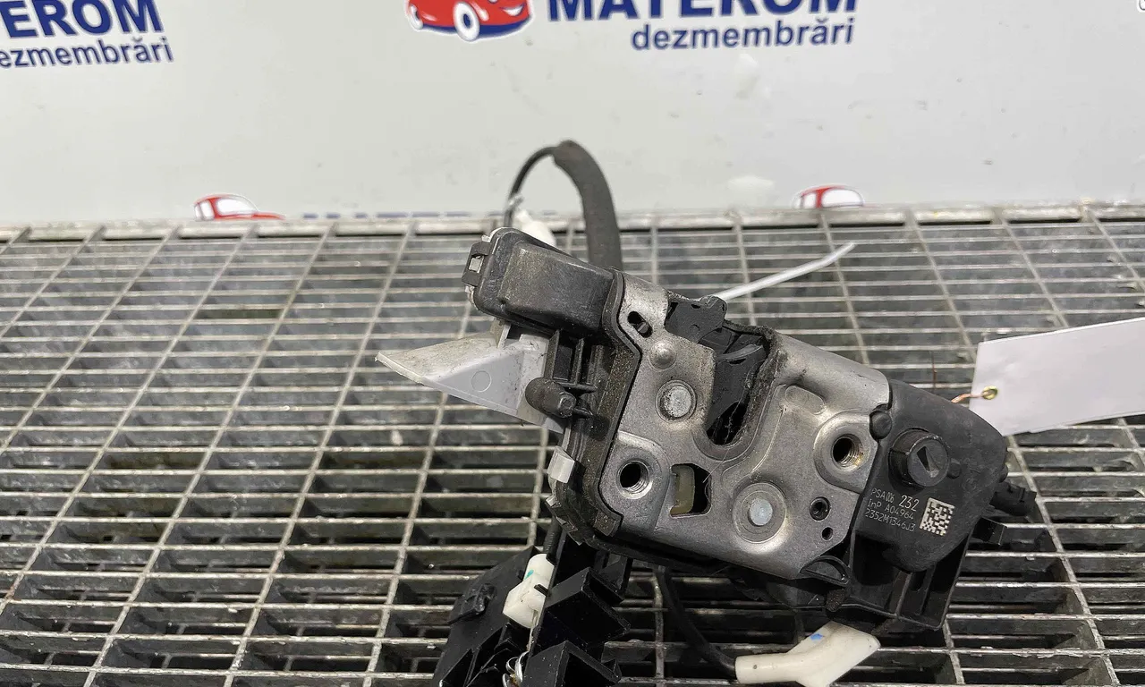 INCUIETOARE USA FATA STANGA PEUGEOT 3008 I 2009-2017