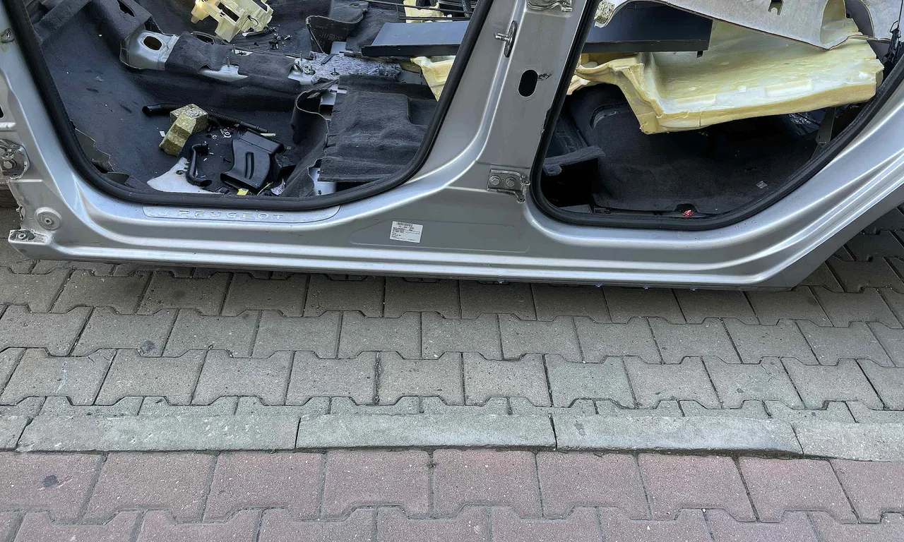 PRAG STANGA PEUGEOT 3008 I 2009-2017