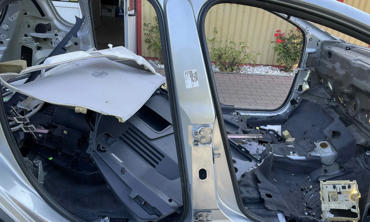 STALP MIJLOC DREAPTA PEUGEOT 3008 I 2009-2017
