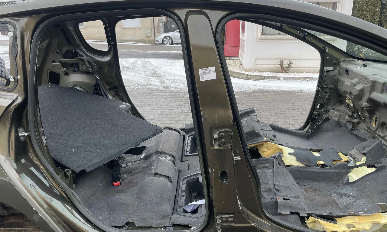 STALP MIJLOC DREAPTA PEUGEOT 3008 I 2009-2017