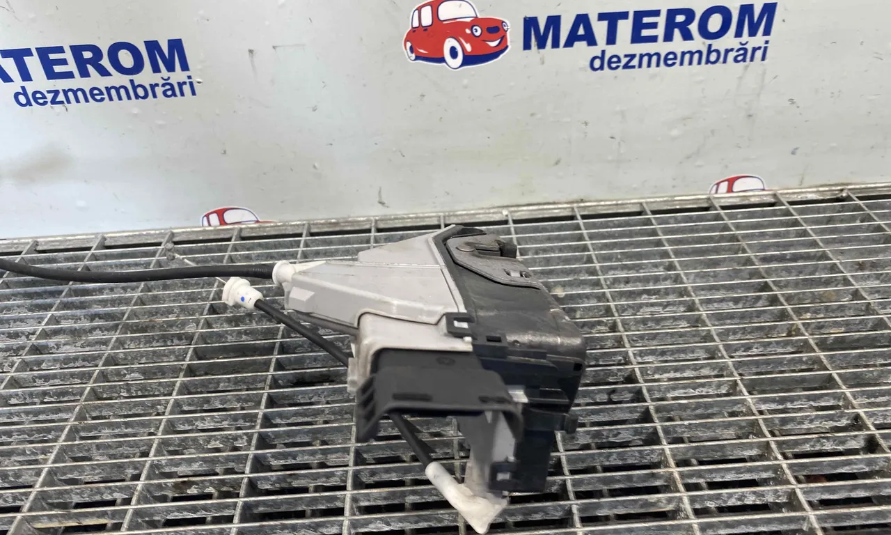INCUIETOARE USA SPATE DREAPTA PEUGEOT 3008 I 2009-2017
