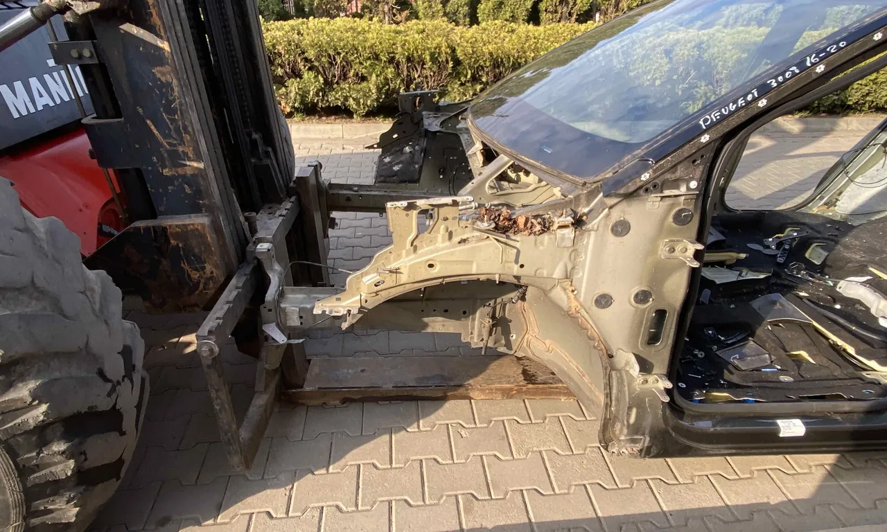 LONJERON STANGA PEUGEOT 3008 II 2016-2020