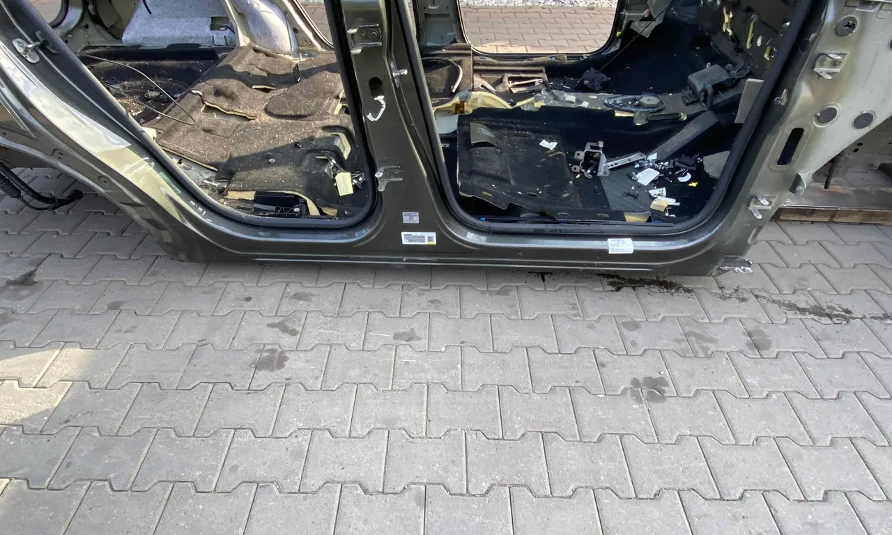 PRAG DREAPTA PEUGEOT 3008 II 2016-2020