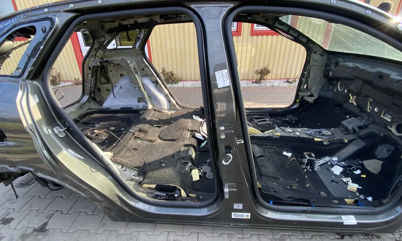 STALP MIJLOC DREAPTA PEUGEOT 3008 II 2016-2020