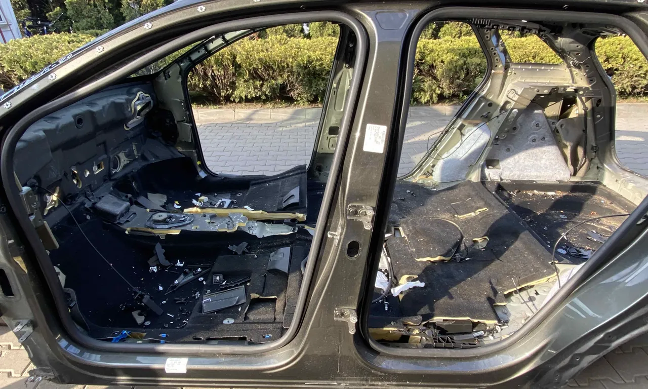 STALP MIJLOC STANGA PEUGEOT 3008 II 2016-2020