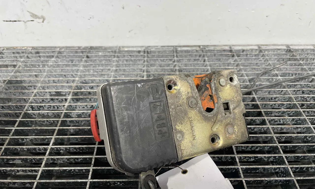 INCUIETOARE USA FATA STANGA PEUGEOT 306 1994-2002