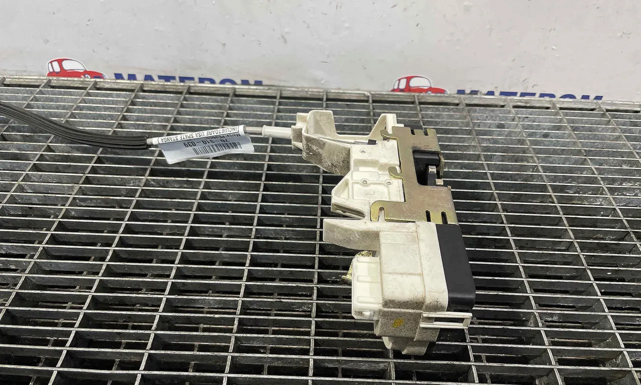 INCUIETOARE USA SPATE STANGA PEUGEOT 307 2000-2012