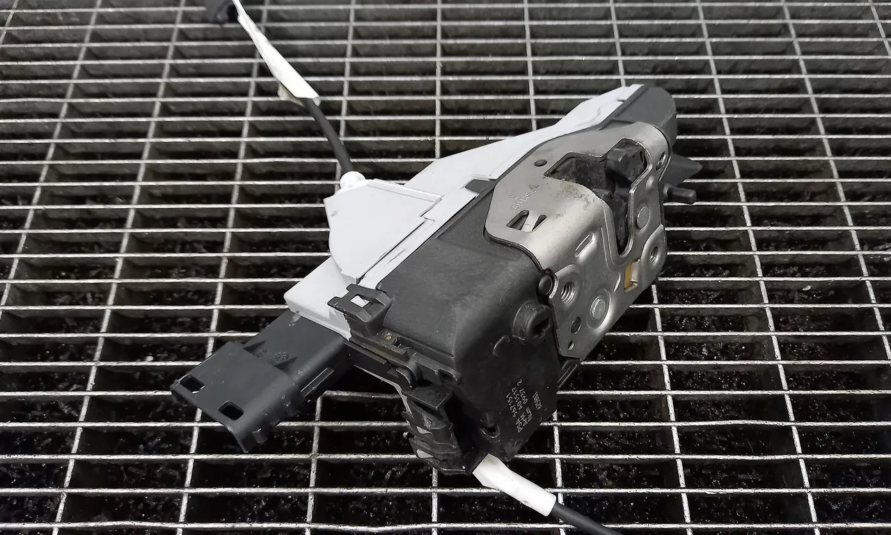INCUIETOARE USA FATA DREAPTA PEUGEOT 308 I 2007-2016