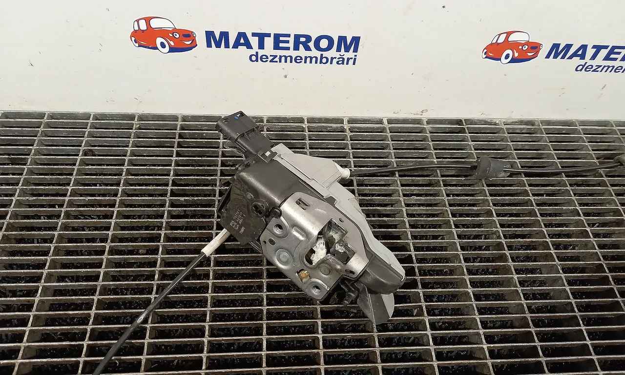 INCUIETOARE USA FATA DREAPTA PEUGEOT 308 I 2007-2016