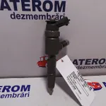 INJECTOR PEUGEOT 308 SW II 1.6 HDI 2014-2021 oe-445110566, vedere laterala