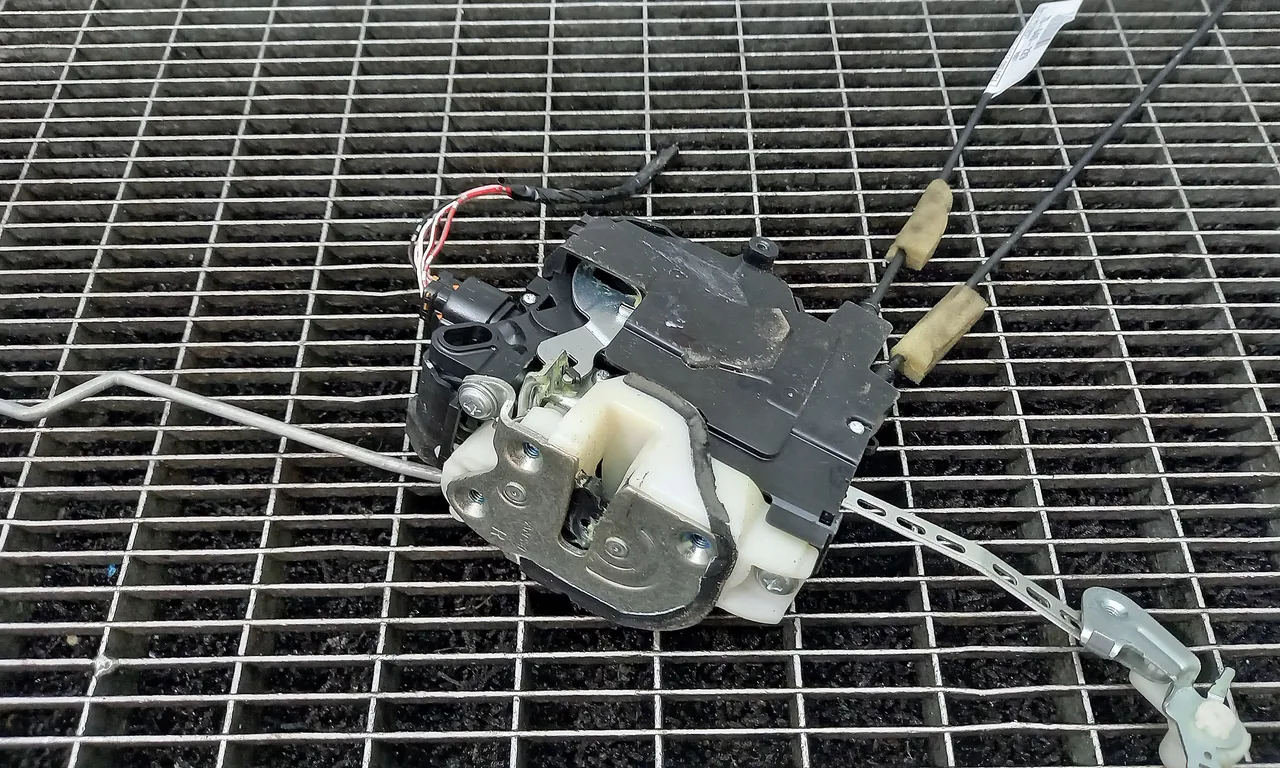 INCUIETOARE USA FATA DREAPTA PEUGEOT 4007 2007-2013