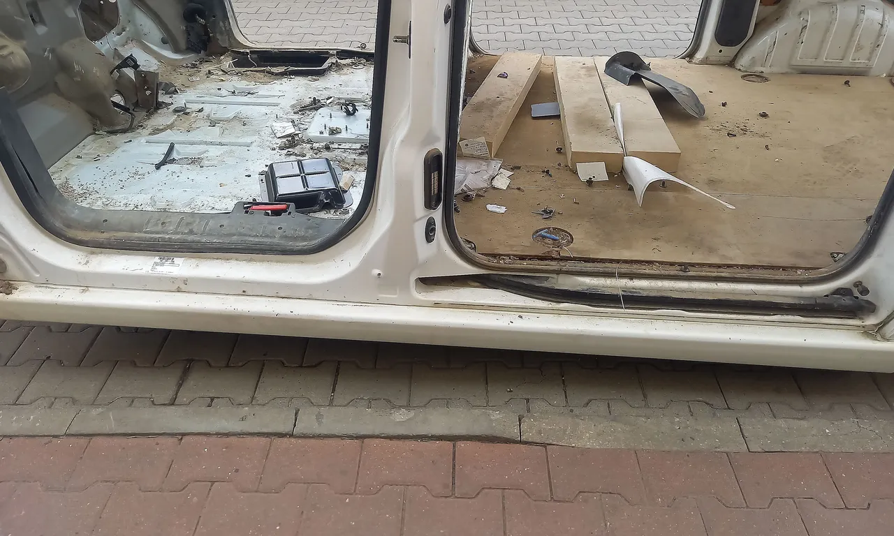 PRAG STANGA PEUGEOT EXPERT 2007-2012