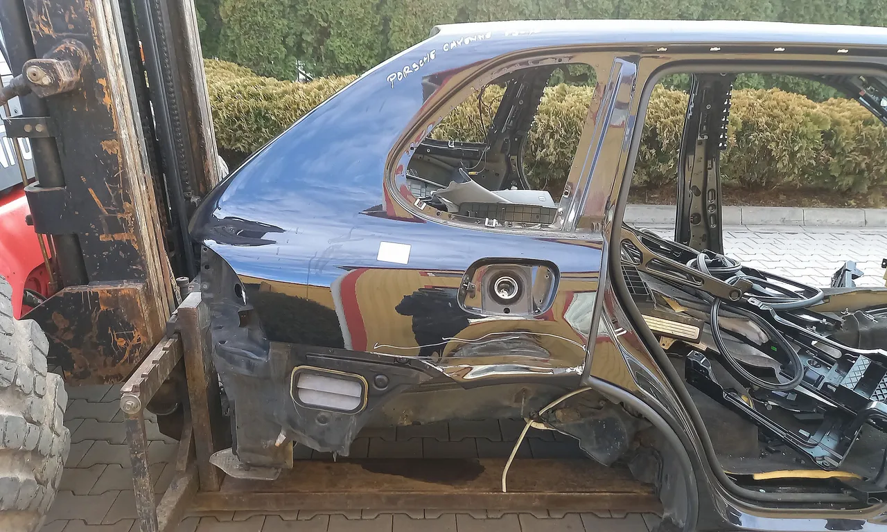 ARIPA SPATE DREAPTA PORSCHE CAYENNE 2002-2010