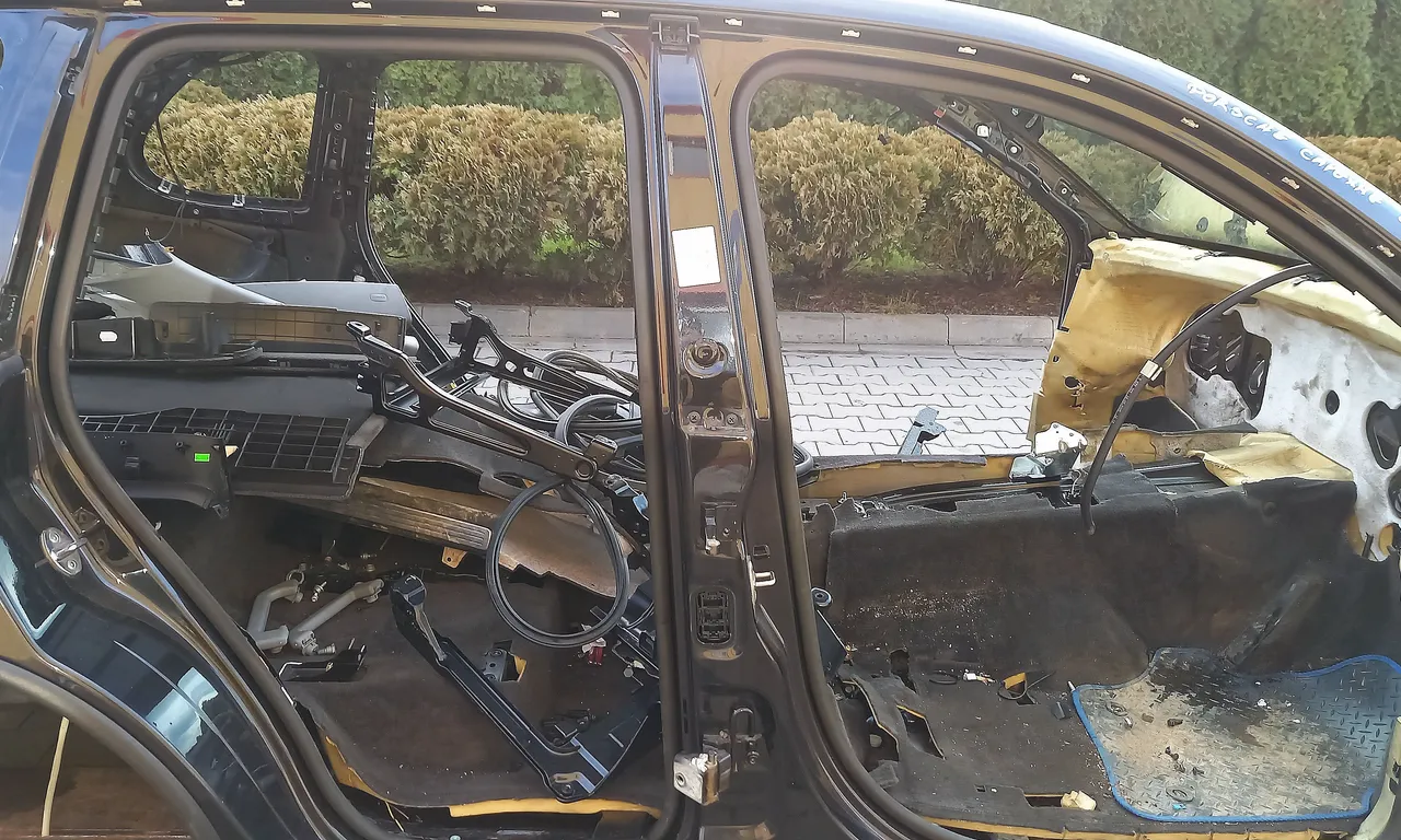 STALP MIJLOC DREAPTA PORSCHE CAYENNE 2002-2010