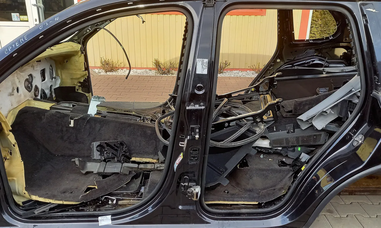 STALP MIJLOC STANGA PORSCHE CAYENNE 2002-2010