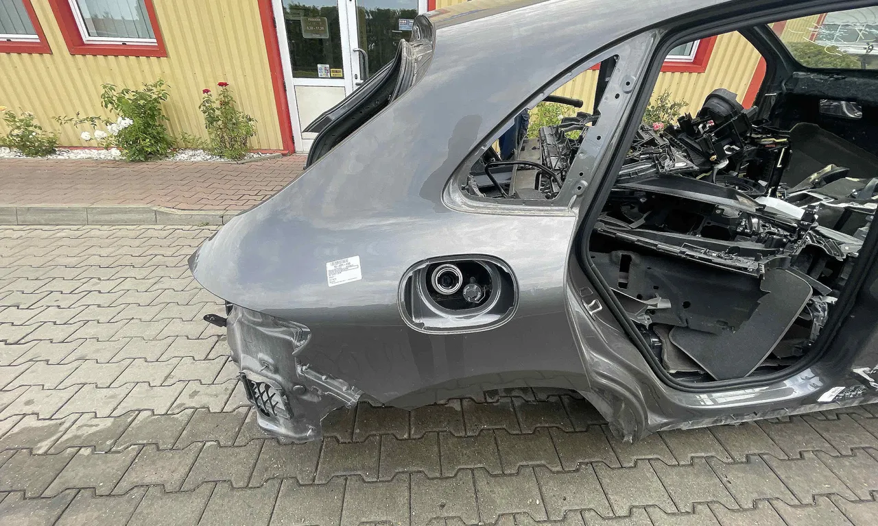 ARIPA SPATE DREAPTA PORSCHE MACAN 2014-2018