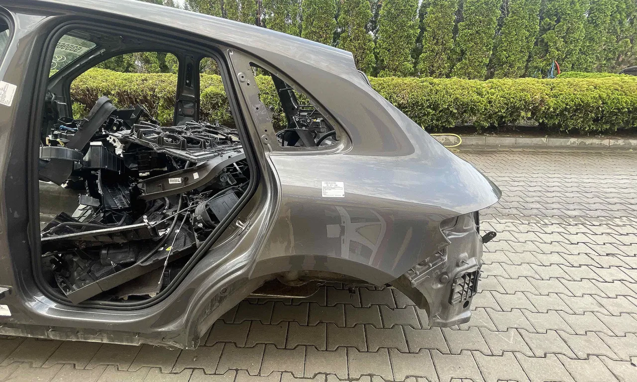ARIPA SPATE STANGA PORSCHE MACAN 2014-2018