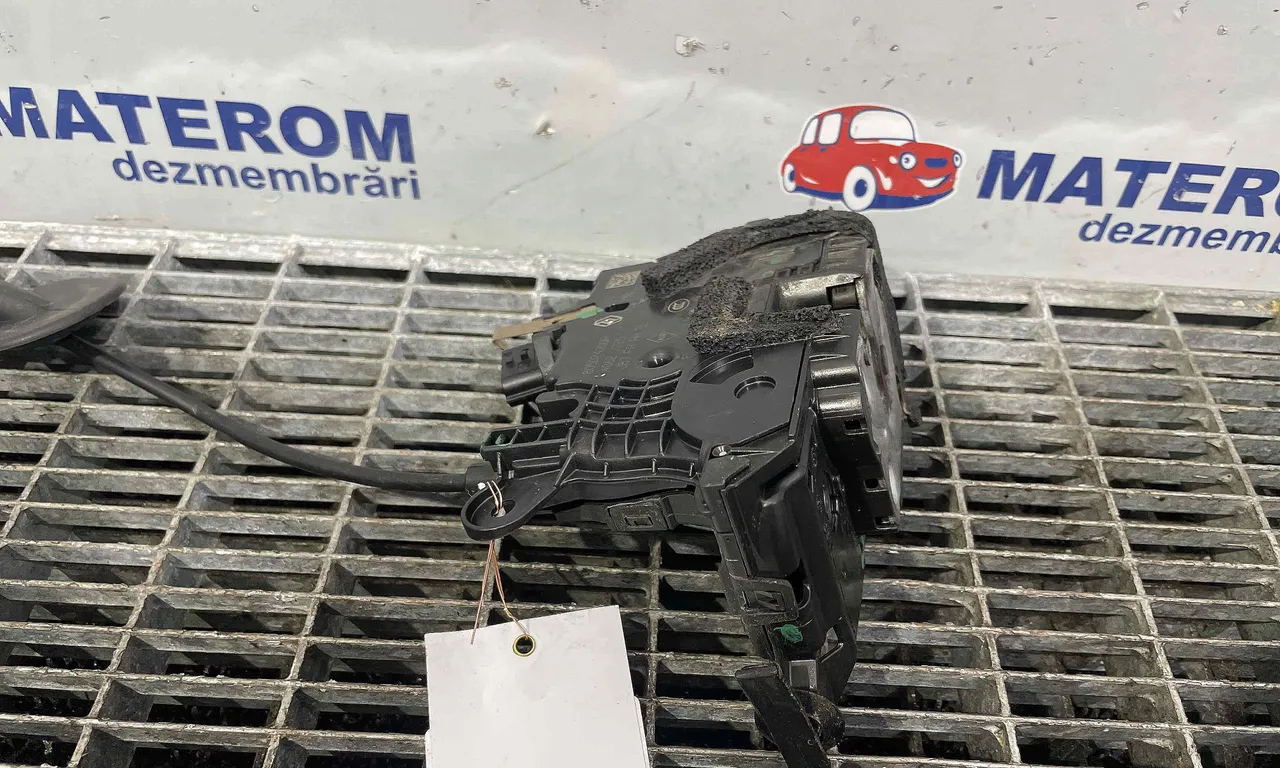 INCUIETOARE USA FATA DREAPTA RENAULT CAPTUR I 2013-2016