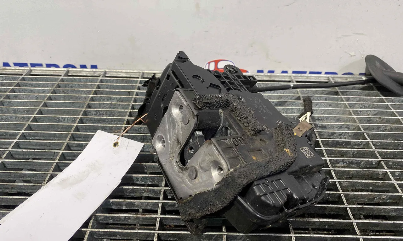 INCUIETOARE USA FATA DREAPTA RENAULT CAPTUR I 2013-2016