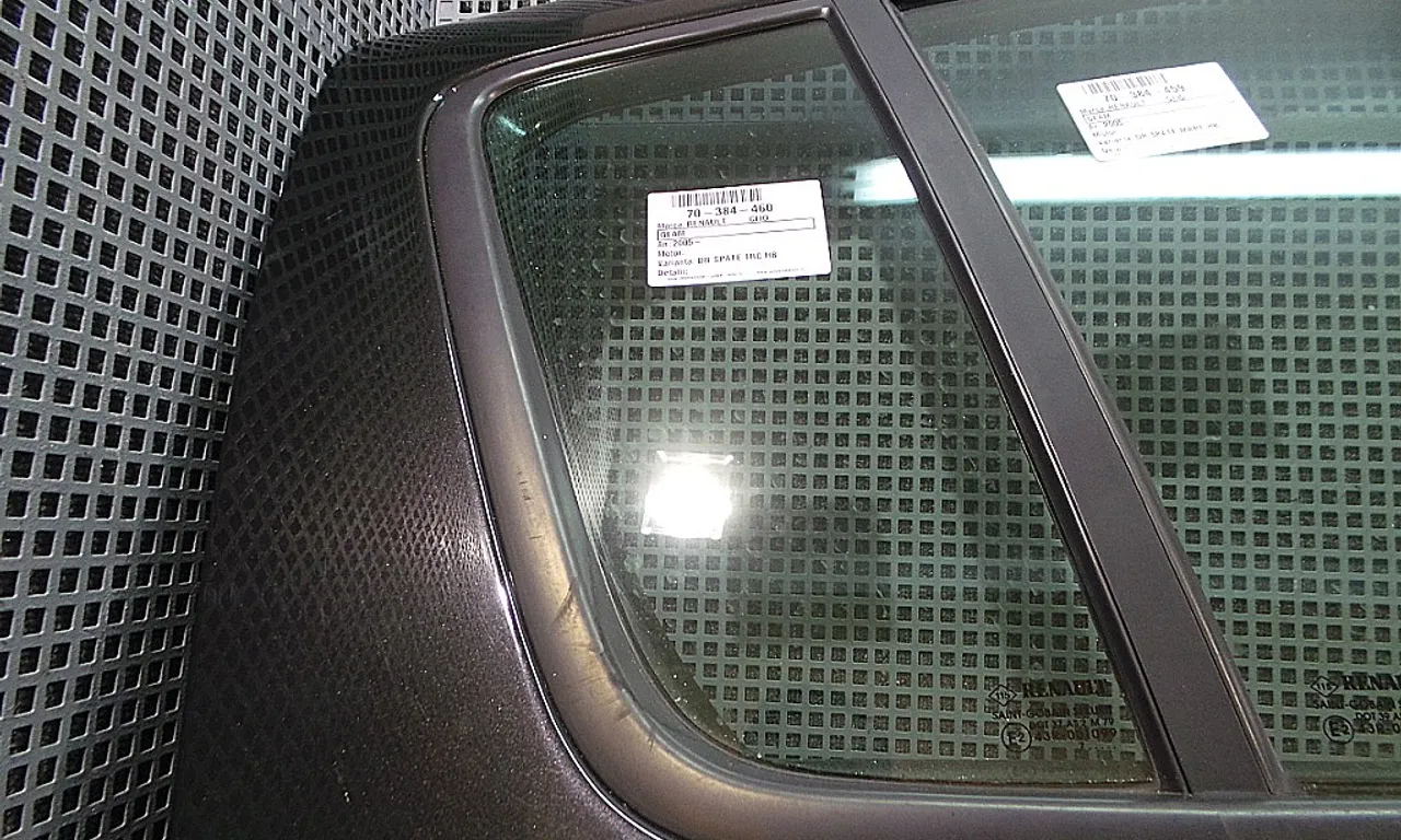 GEAM SPATE MIC DREAPTA RENAULT CLIO III 2005-2014