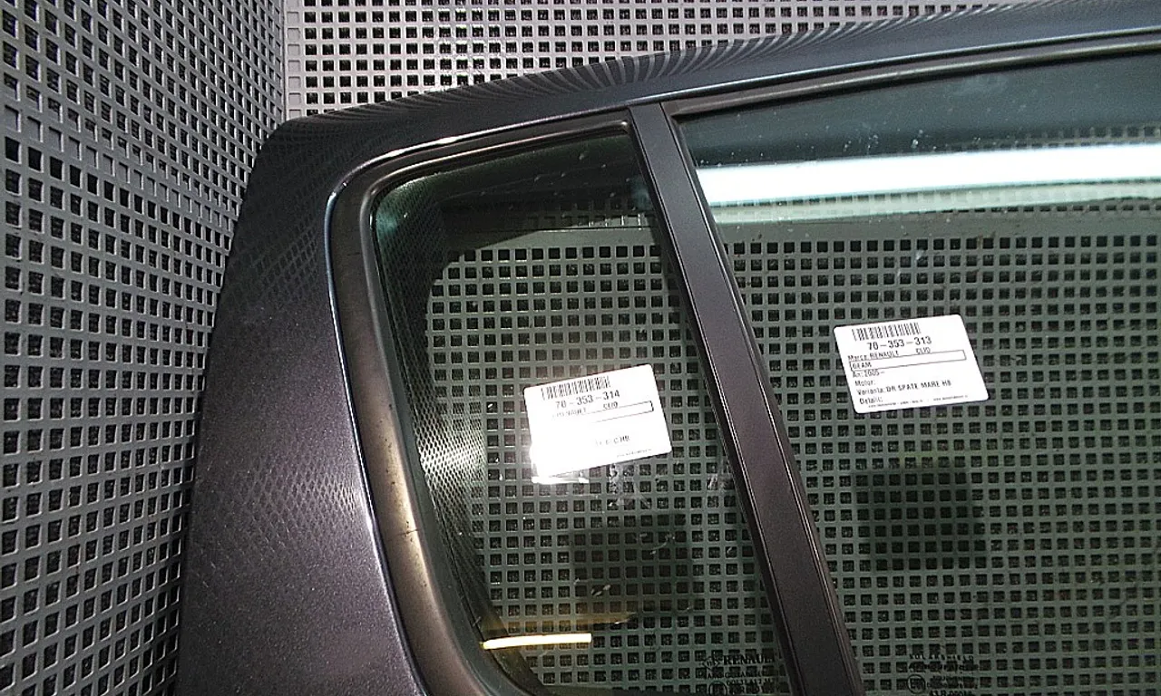 GEAM SPATE MIC DREAPTA RENAULT CLIO III 2005-2014