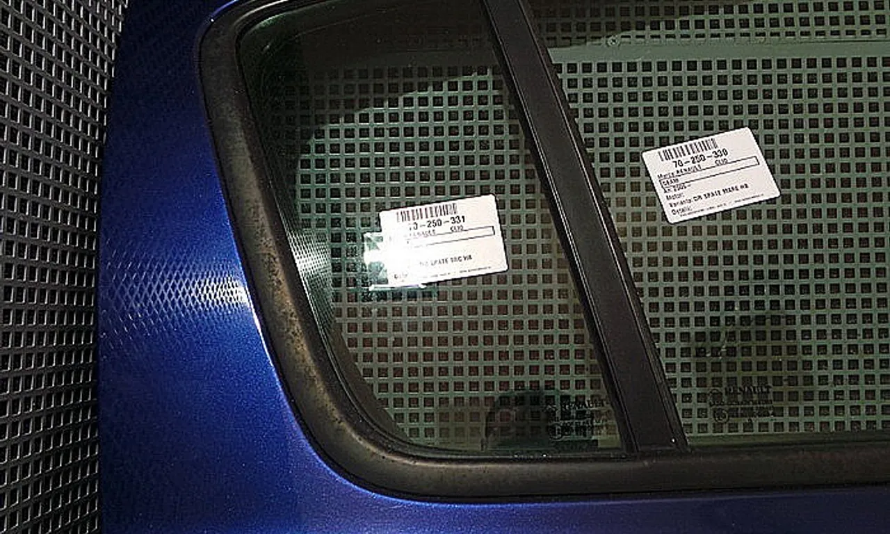 GEAM SPATE MIC DREAPTA RENAULT CLIO III 2005-2014