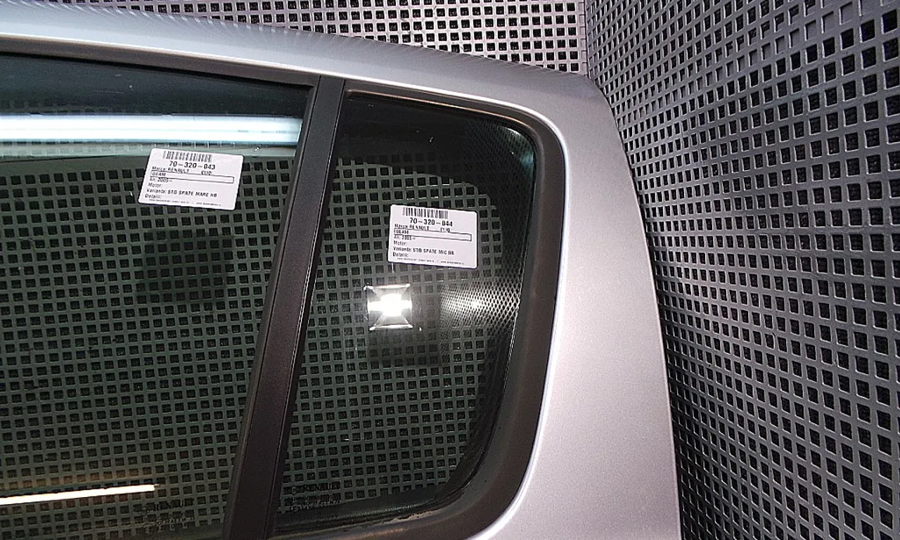 GEAM SPATE MIC STANGA RENAULT CLIO III 2005-2014