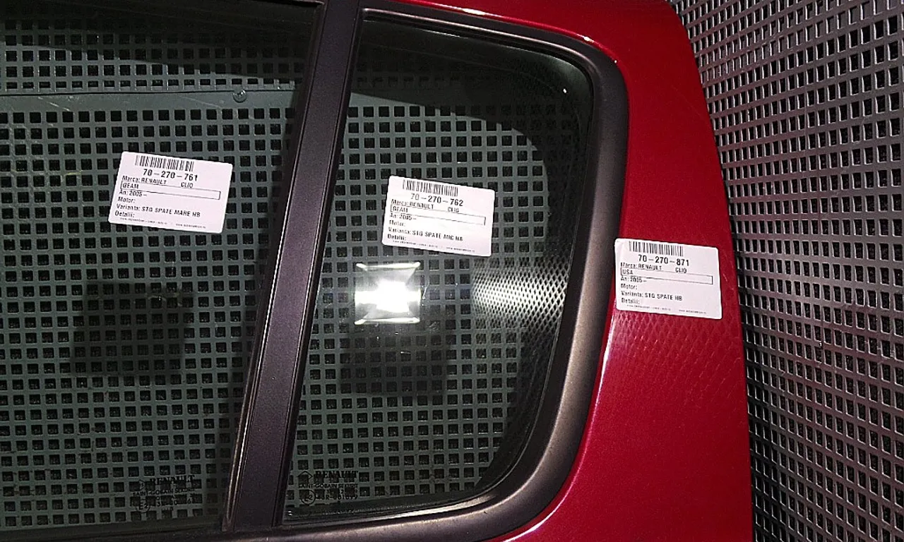 GEAM SPATE MIC STANGA RENAULT CLIO III 2005-2014