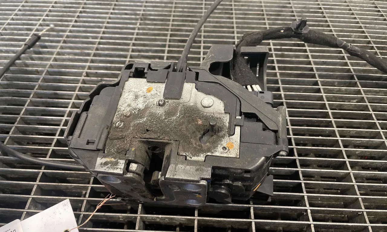 INCUIETOARE USA SPATE STANGA RENAULT CLIO III 2005-2014