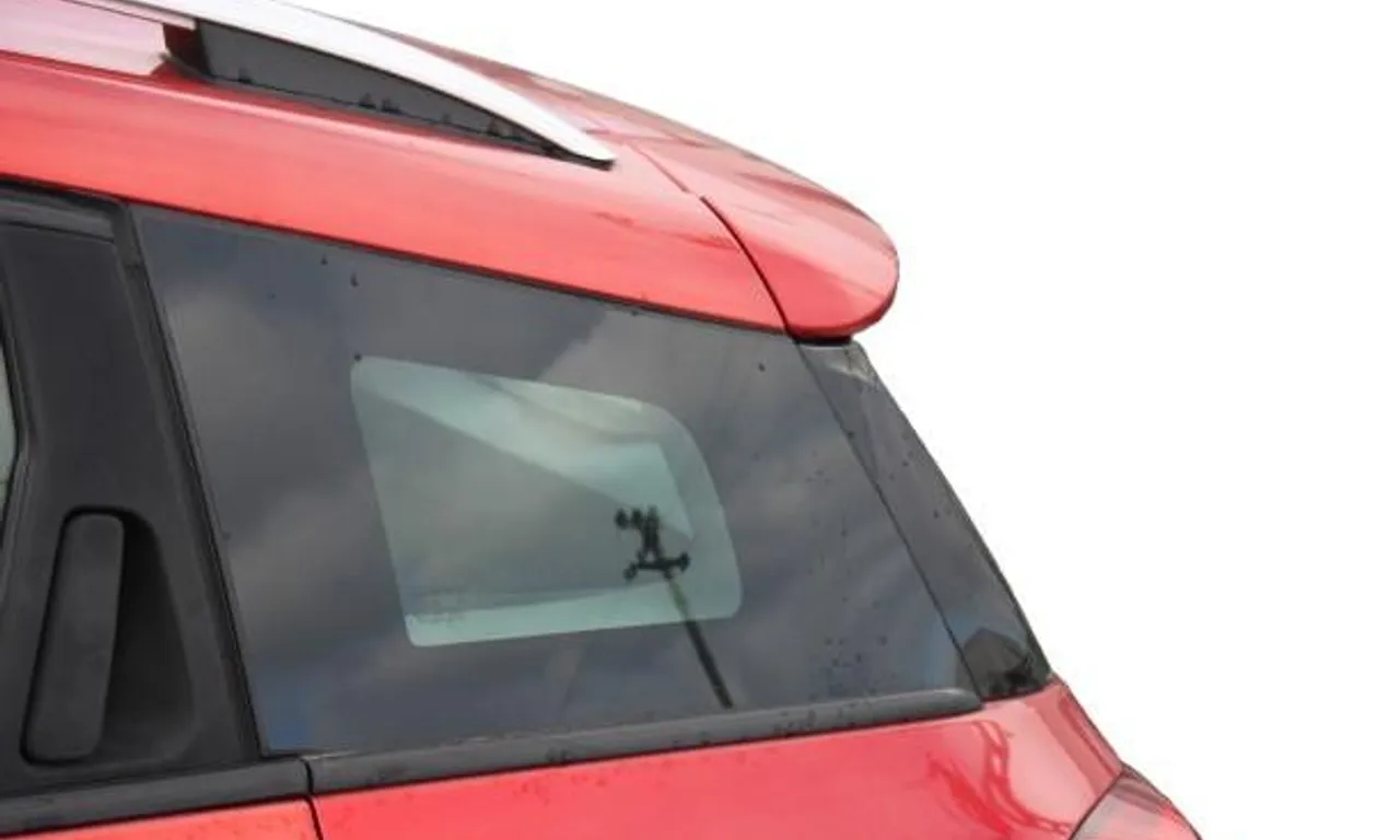 Geam fix caroserie stanga spate RENAULT CLIO IV 2012-2021