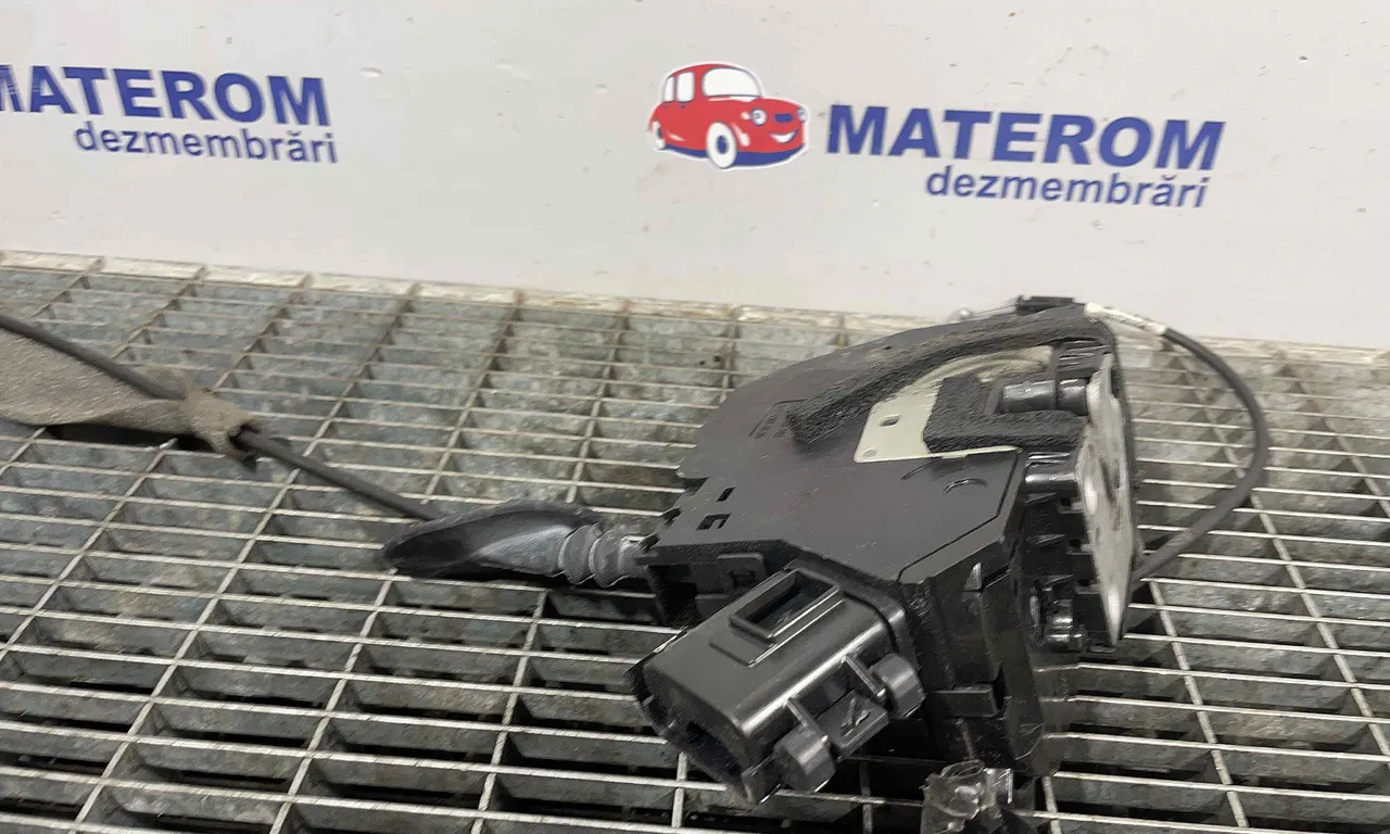 INCUIETOARE USA FATA DREAPTA RENAULT CLIO IV 2012-2021