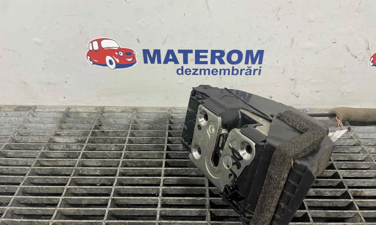 INCUIETOARE USA FATA DREAPTA RENAULT KADJAR 2015-2018