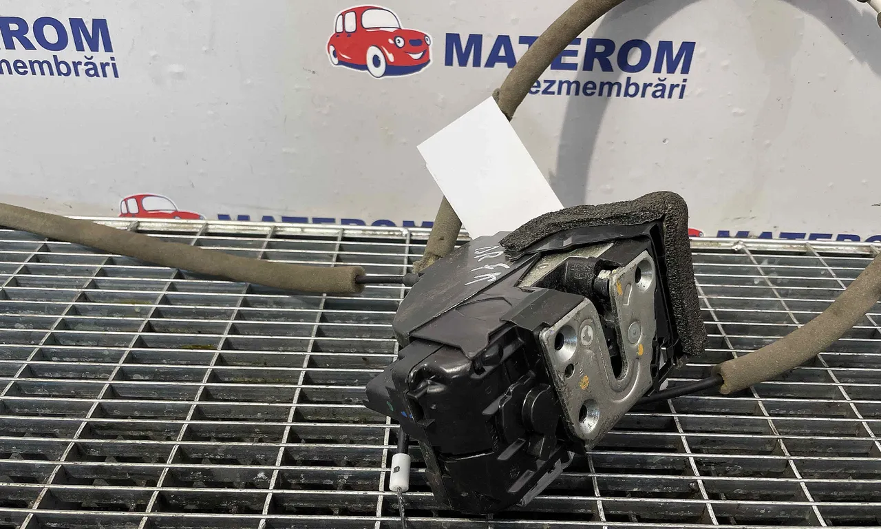 INCUIETOARE USA FATA DREAPTA RENAULT KADJAR 2015-2018