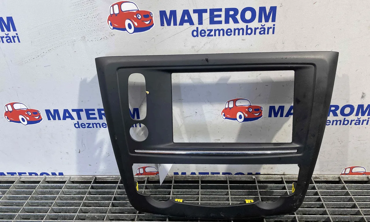 ORNAMENT RADIO CD RENAULT KADJAR 2015-2018